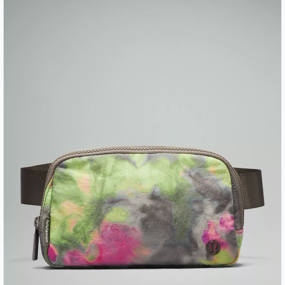 Lululemon Everywhere Bag in Hyper Dye Multicolor